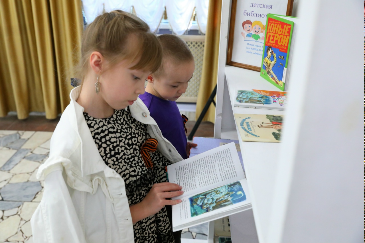 Книжная выставка "Победой кончилась война"...